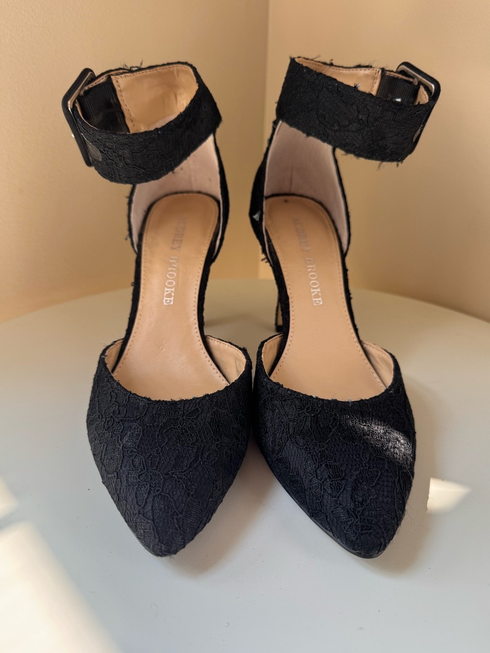 Audrey Brooke Lace Pump/High Heel, 6